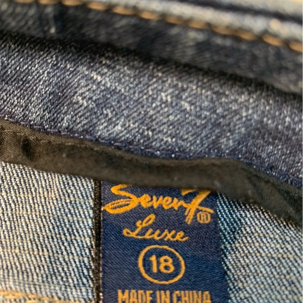 Women’s Seven7 Luxe Weekend Bermuda Shorts.  Size 18 y2k